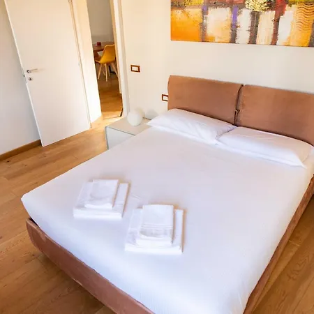 Modern, Bright Near Boboli Gardens & Santo Spirito - Homeunity Апартаменты Флоренция