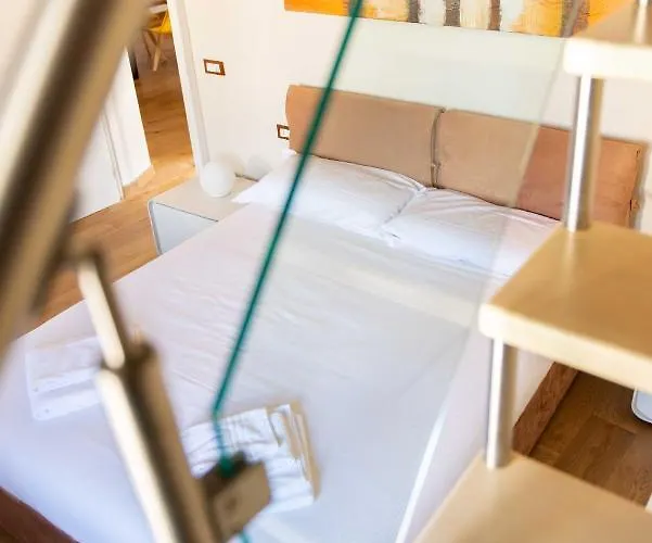 Modern & Bright In Oltrarno, Steps To Boboli & Pitti